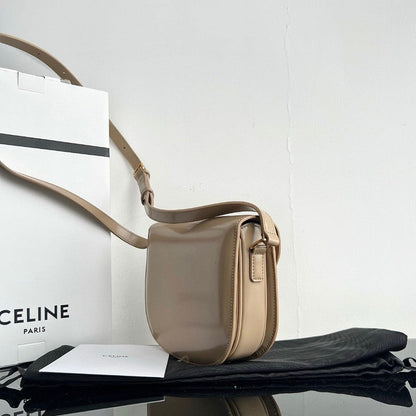 Sac à main TRIOMPHE 15 en cuir de veau gris crème
