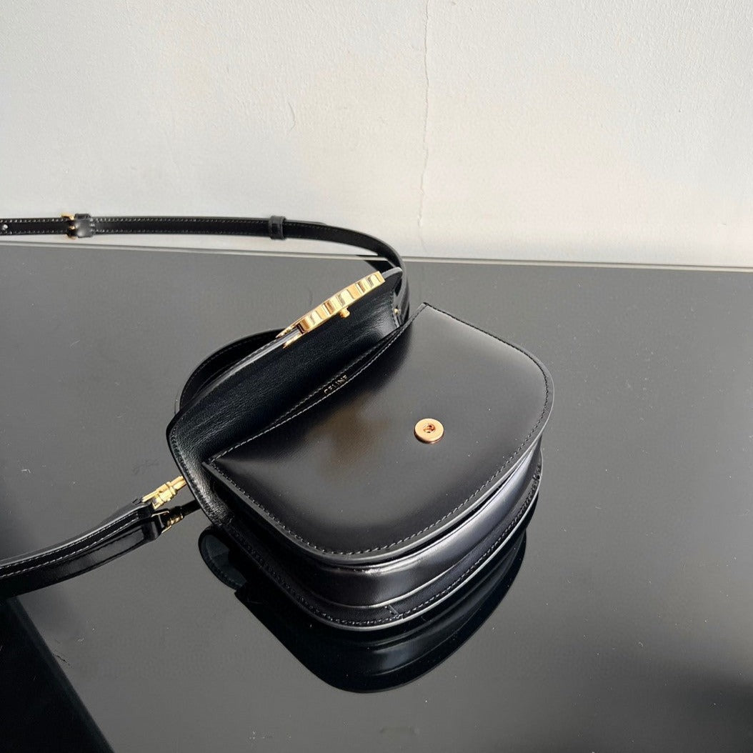 Sac à main TRIOMPHE 15 en cuir de veau noir