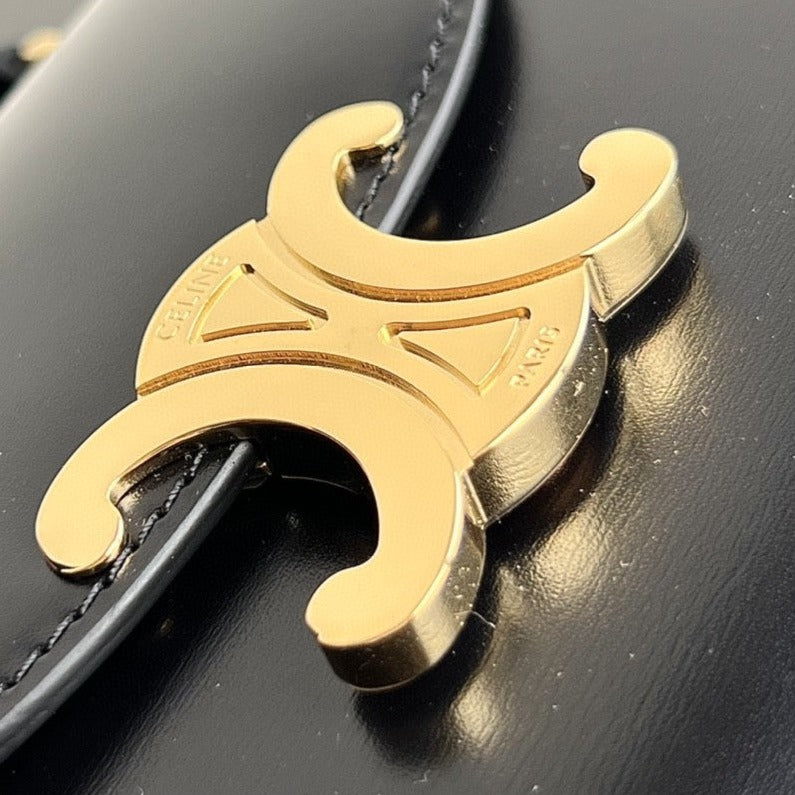 Sac à main TRIOMPHE 15 en cuir de veau noir