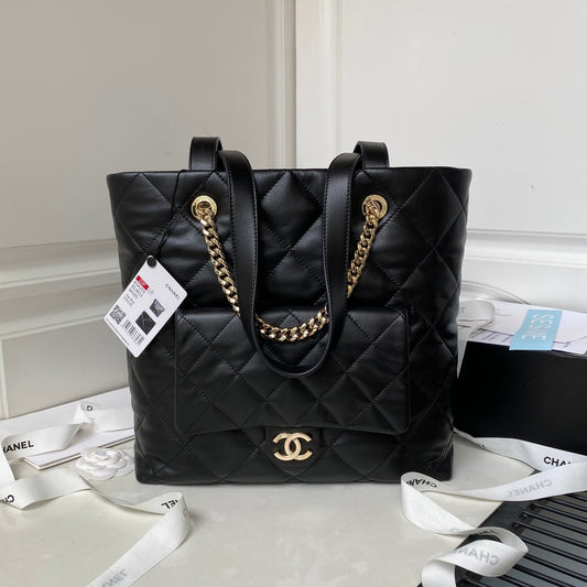 Sac Hobo Shopping 23P en cuir de veau noir et accessoires dorés 