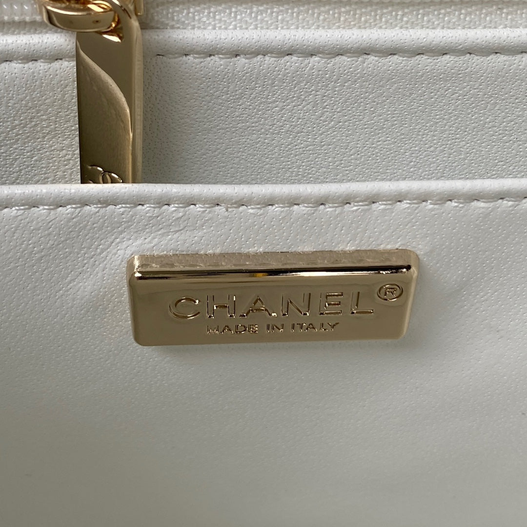 SAC À RABAT CC CLASSIC 17 EN SATIN BRODÉ À PAILLETTES VIOLET CLAIR