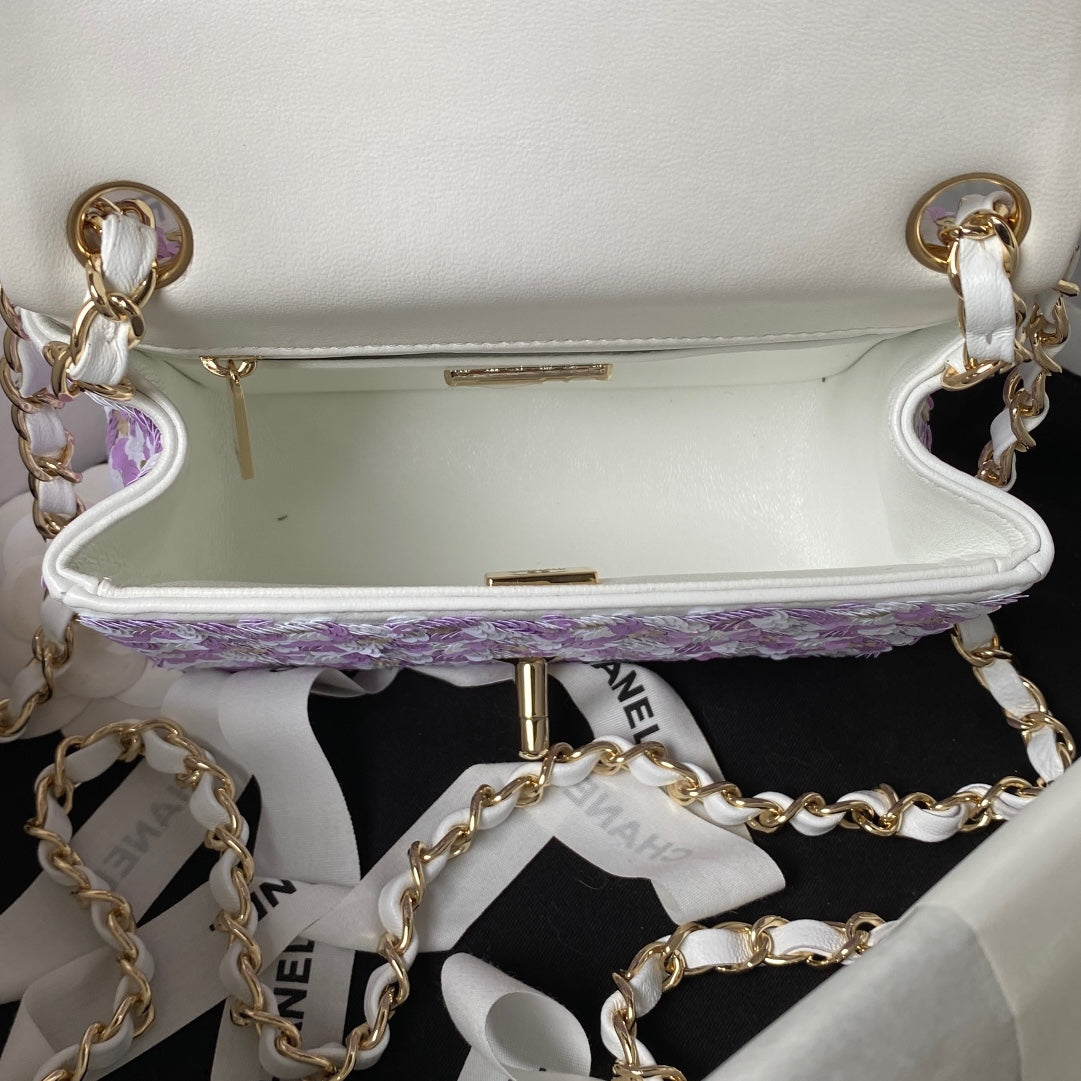 SAC À RABAT CC CLASSIC 17 EN SATIN BRODÉ À PAILLETTES VIOLET CLAIR