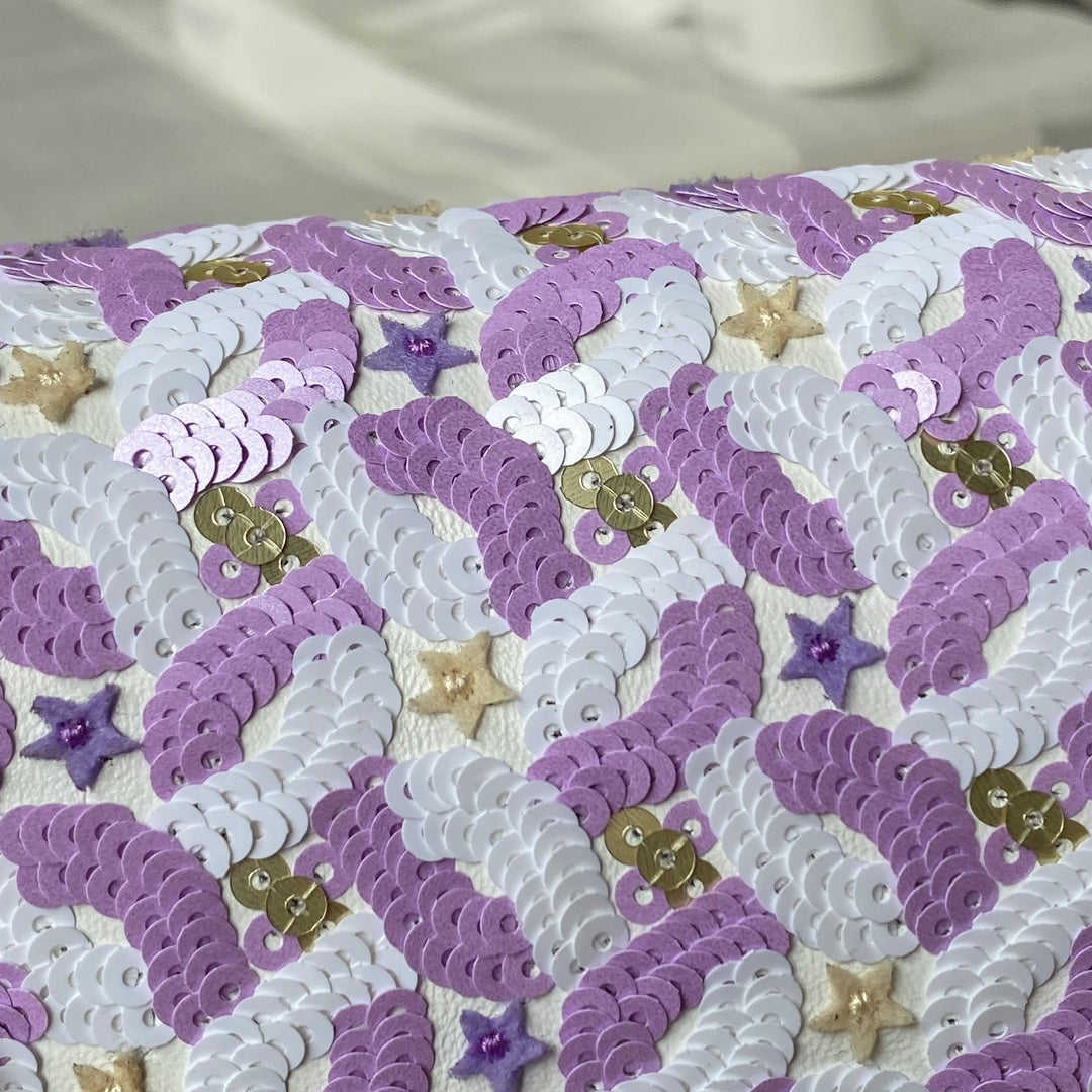 SAC À RABAT CC CLASSIC 17 EN SATIN BRODÉ À PAILLETTES VIOLET CLAIR