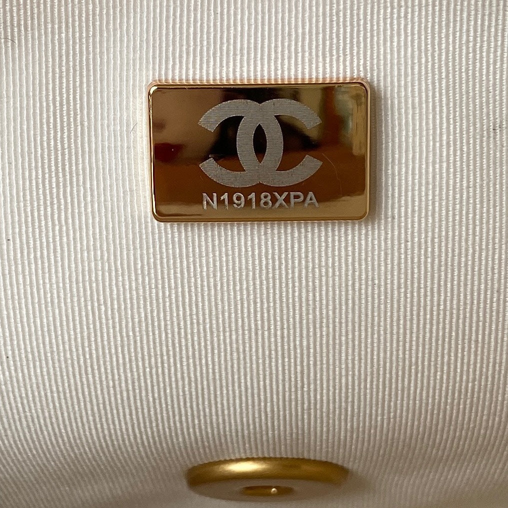 cc 23k 13.5cm ホワイトカーフスキン ゴールド金具