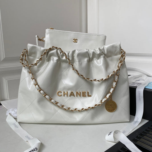 Sac Hobo 22 CC 24C 45 cm en cuir d'agneau gris clair