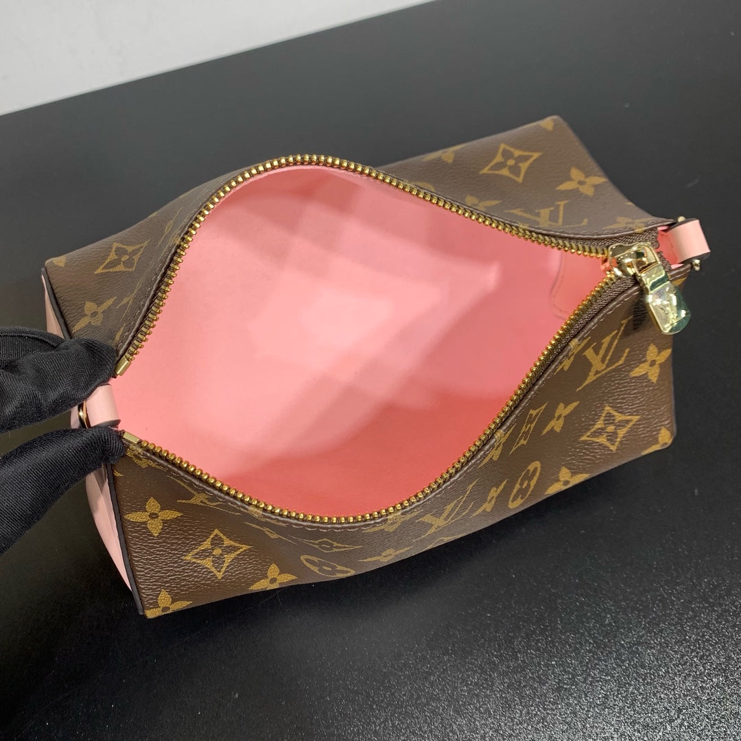 Pochette Bloom 22 en toile monogrammée marron et côtés en cuir de veau rose pastel