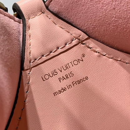 Pochette Bloom 22 en toile monogrammée marron et côtés en cuir de veau rose pastel
