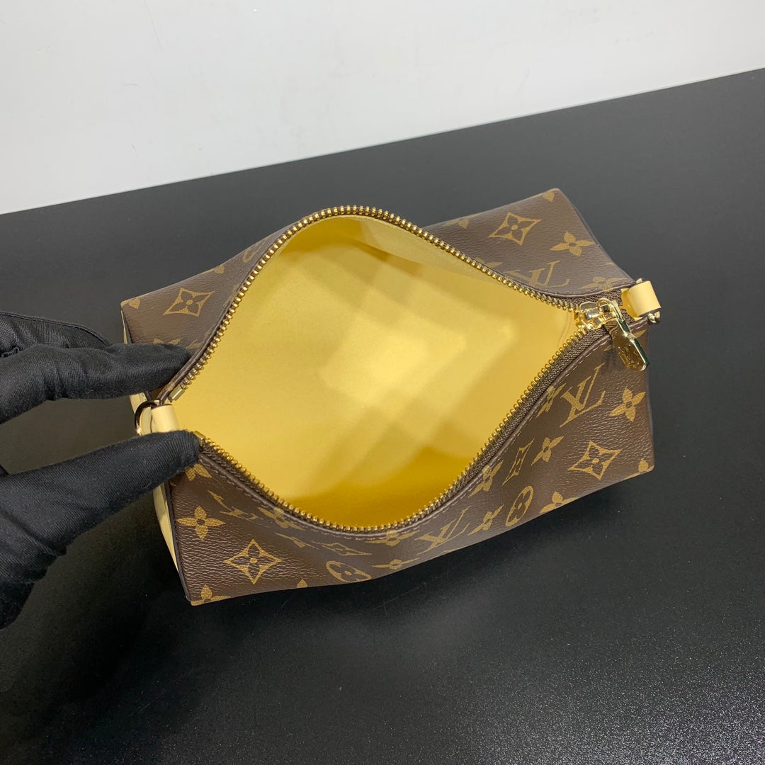 POCHETTE BLOOM 22 EN TOILE MONOGRAMME MARRON ET CÔTÉS EN CUIR DE VEAU JAUNE PASTEL