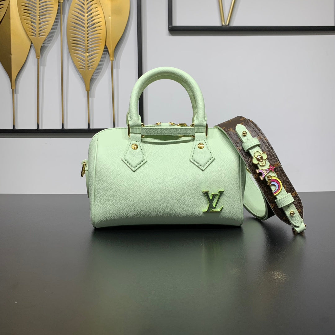 SPEEDY 18 EN CUIR DE VEAU VERT PASTEL, QUINCAILLERIE DORÉ