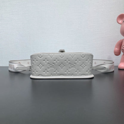 Sac à main LV Diane Brume en toile monogrammée grise 205493