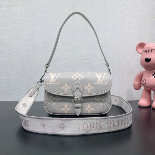 Sac à main LV Diane Brume en toile monogrammée grise 205493