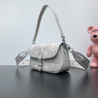 Sac à main LV Diane Brume en toile monogrammée grise 205493
