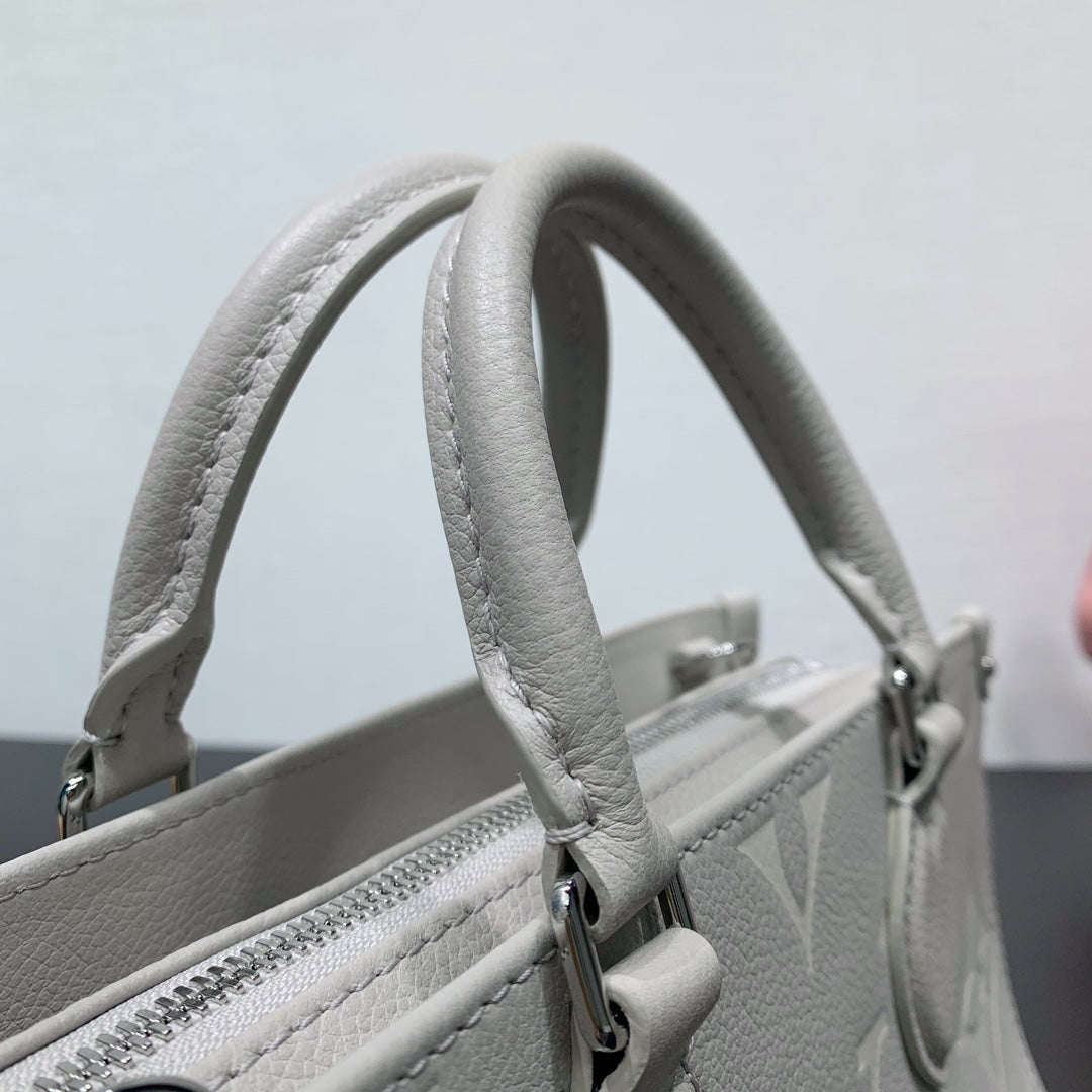 LV オンザゴー イーストウエスト グレー モノグラム アンプラント レザー 205497