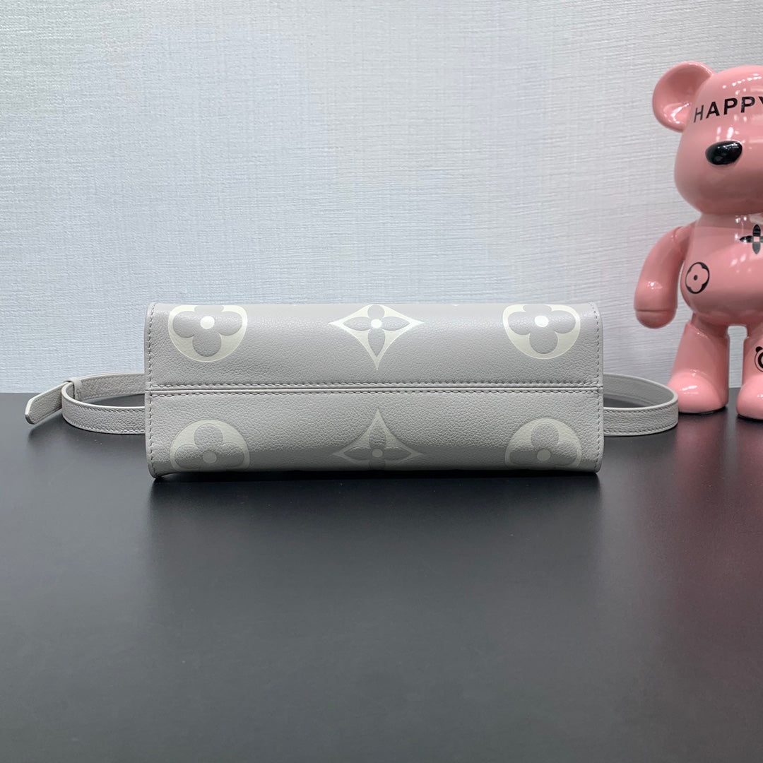 LV オンザゴー イーストウエスト グレー モノグラム アンプラント レザー 205497