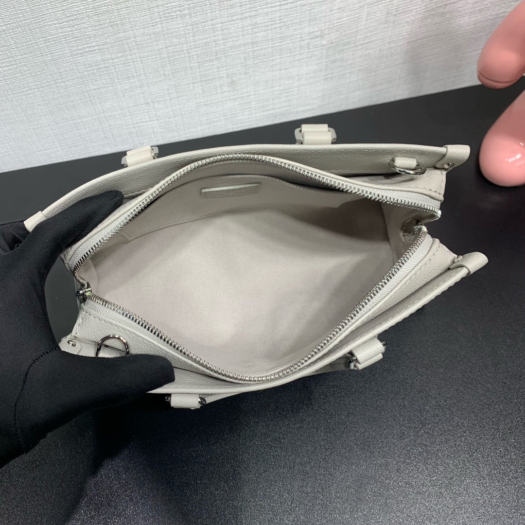 LV オンザゴー イーストウエスト グレー モノグラム アンプラント レザー 205497