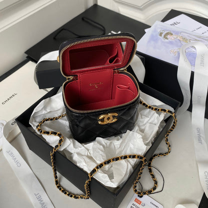 TROUSSE DE VANITY CC 11 EN CUIR D'AGNEAU NOIR ET QUINCAILLERIE OR