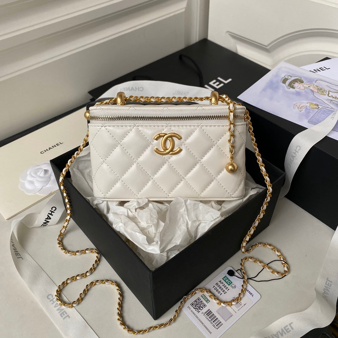 CC バニティケース 19 ホワイト ラムスキン ゴールド金具