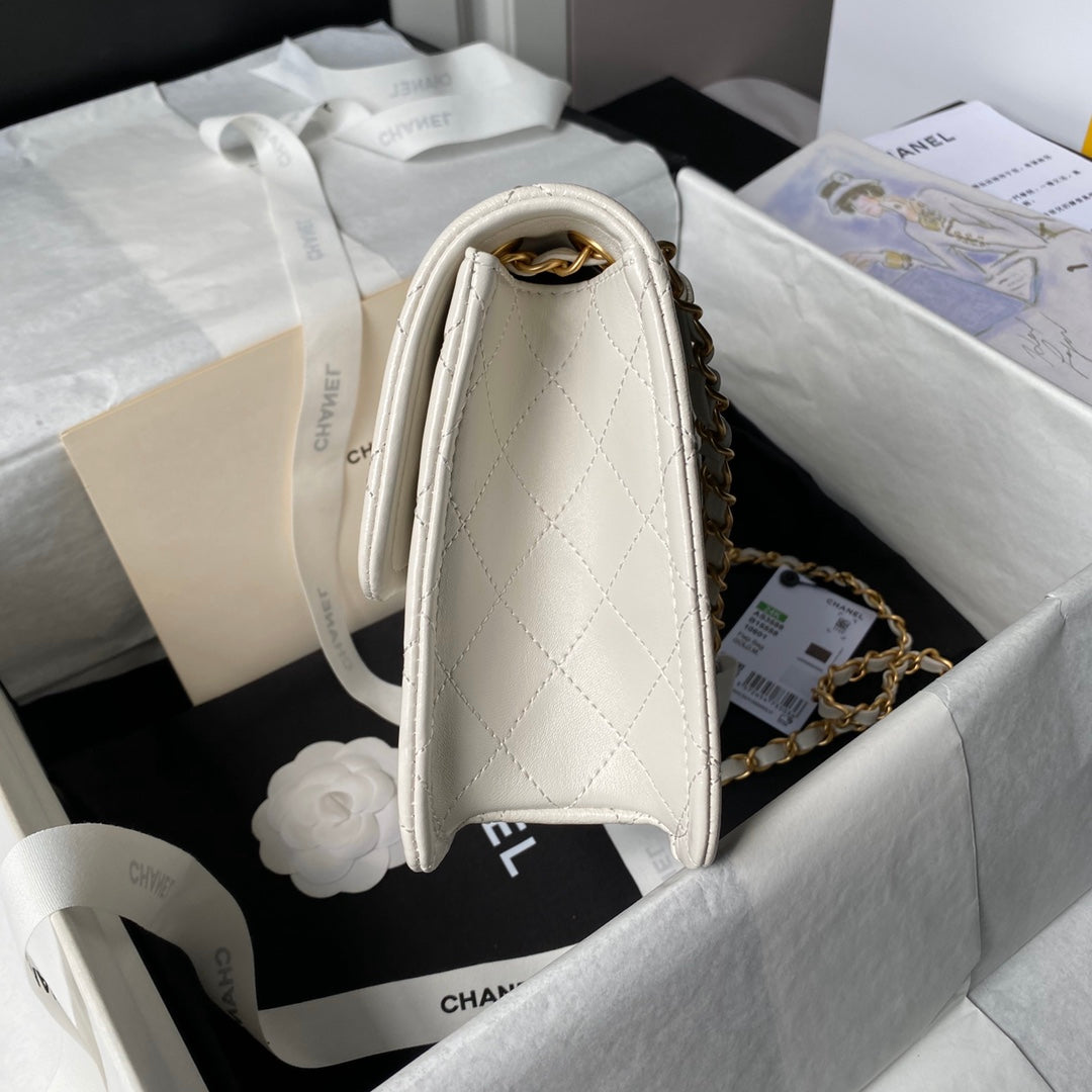 Sac à rabat moyen 24s 25 cm en cuir de veau crème avec finitions dorées
