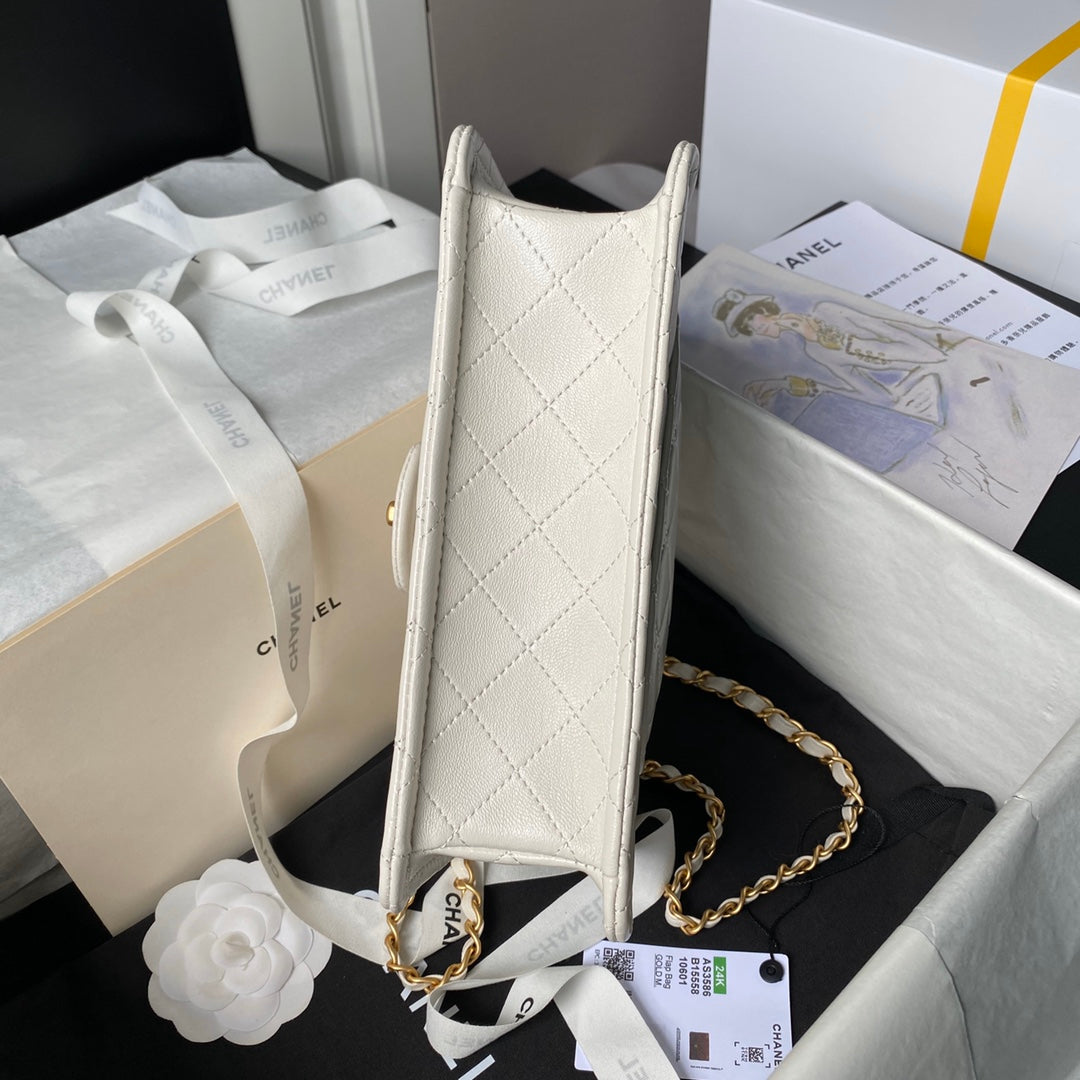 Sac à rabat moyen 24s 25 cm en cuir de veau crème avec finitions dorées