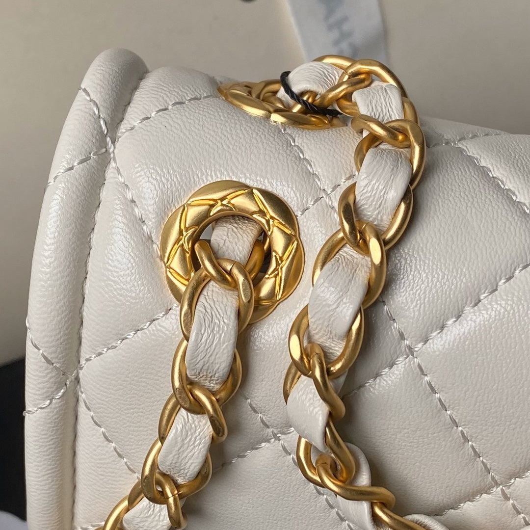 24s スモール フラップバッグ 23cm クリーム カーフスキン ゴールド金具