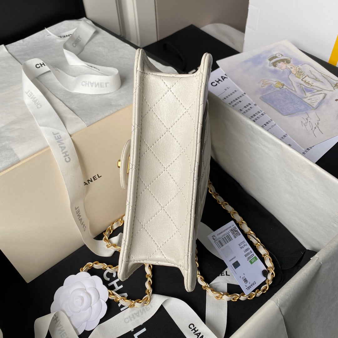 24s スモール フラップバッグ 23cm クリーム カーフスキン ゴールド金具