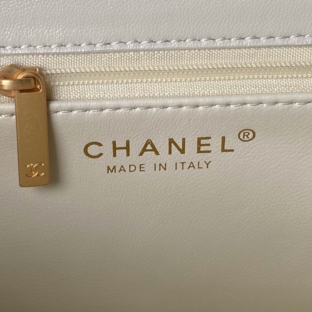 24s スモール フラップバッグ 23cm クリーム カーフスキン ゴールド金具
