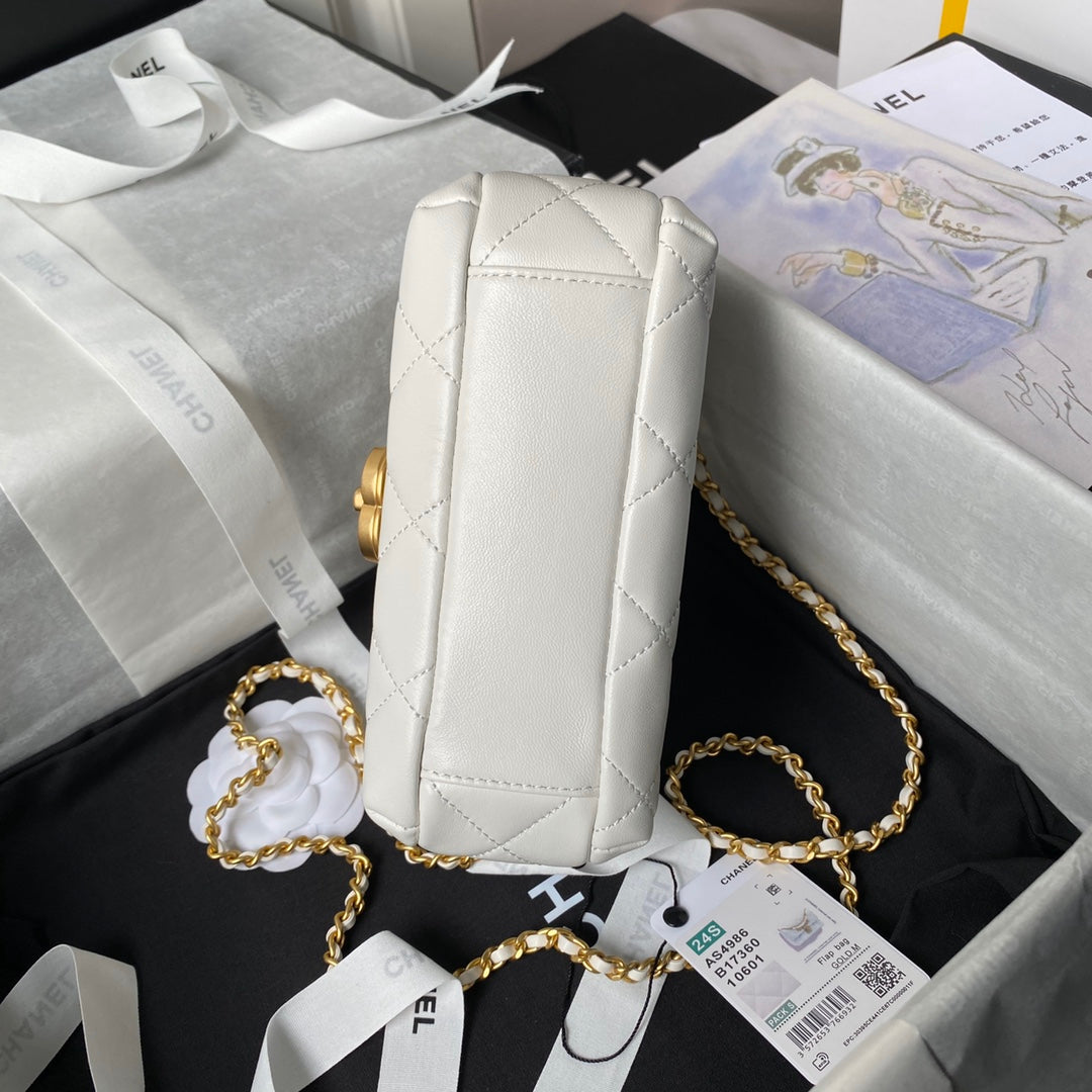 24a ミニフラップバッグ 19cm ホワイトラムスキンパール＆ゴールド金具