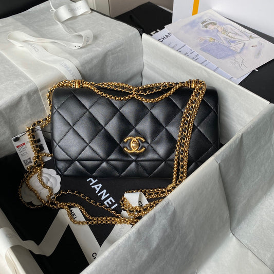 Sac à rabat classique 24a 26 cm en cuir d'agneau noir et accessoires dorés