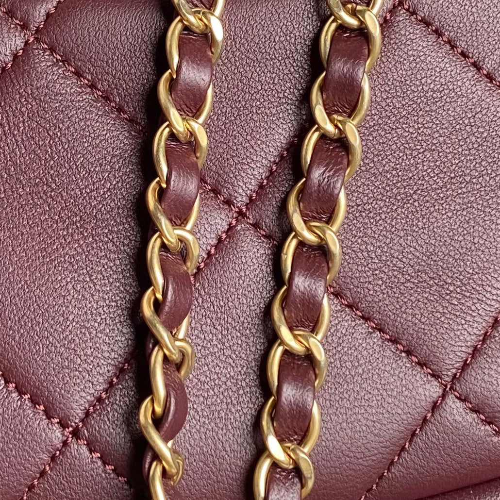 Pochette CC 24b 25 cm en cuir d'agneau bordeaux