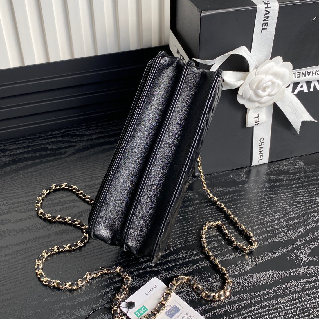 Sac tendance CC 24B 18,5 cm en cuir d'agneau noir et accessoires dorés