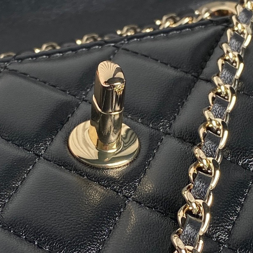 Sac tendance CC 24B 18,5 cm en cuir d'agneau noir et accessoires dorés