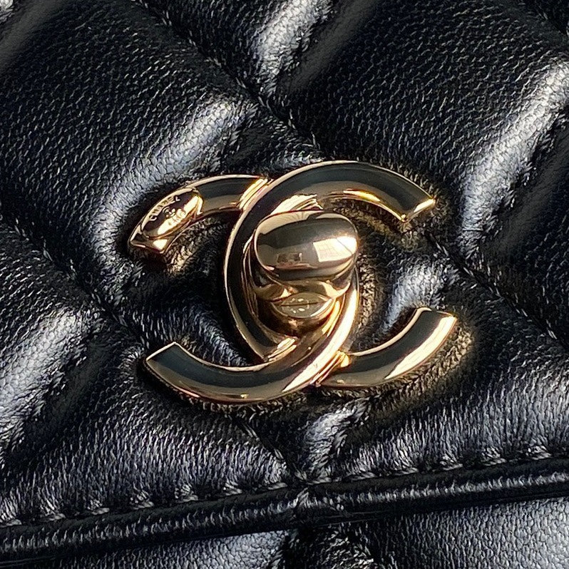 Sac tendance CC 24B 18,5 cm en cuir d'agneau noir et accessoires dorés