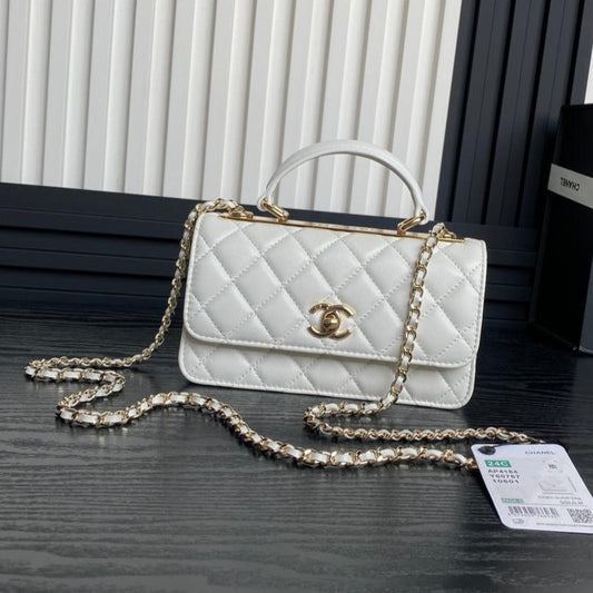 Sac tendance CC 24B 18,5 cm en cuir d'agneau blanc et accessoires dorés