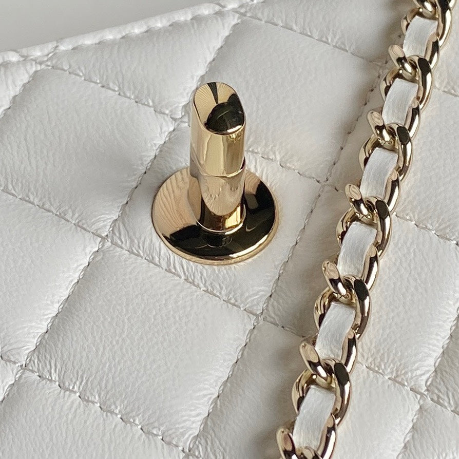 Sac tendance CC 24B 18,5 cm en cuir d'agneau blanc et accessoires dorés