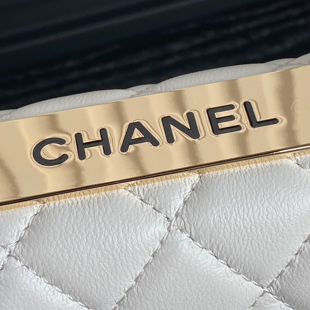 Sac tendance CC 24B 18,5 cm en cuir d'agneau blanc et accessoires dorés
