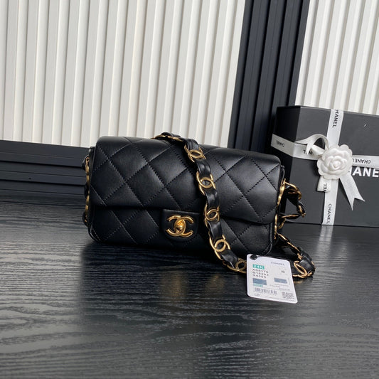 Mini sac à rabat CC 24 carats 21 cm en cuir d'agneau noir et accessoires dorés
