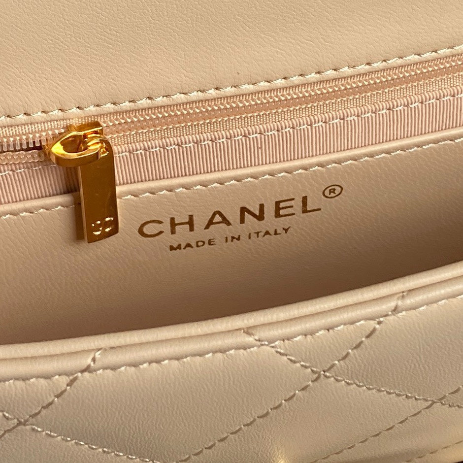 CC 24K ミニフラップバッグ 21cm ベージュ ラムスキン ゴールド金具