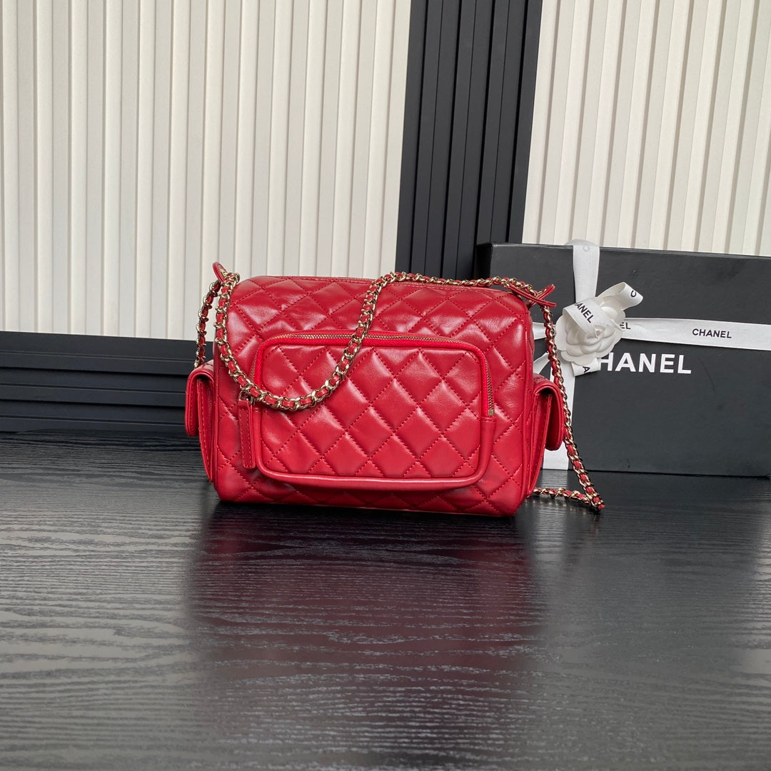 Sac photo 24 carats en cuir de veau rouge et accessoires dorés
