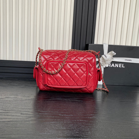Sac photo 24 carats en cuir de veau rouge et accessoires dorés