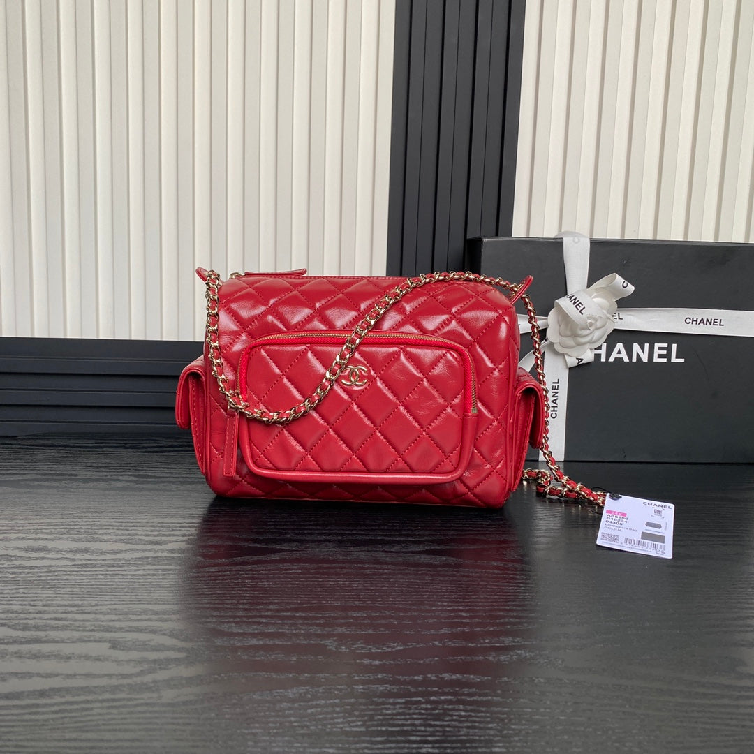 Sac photo 24 carats en cuir de veau rouge et accessoires dorés