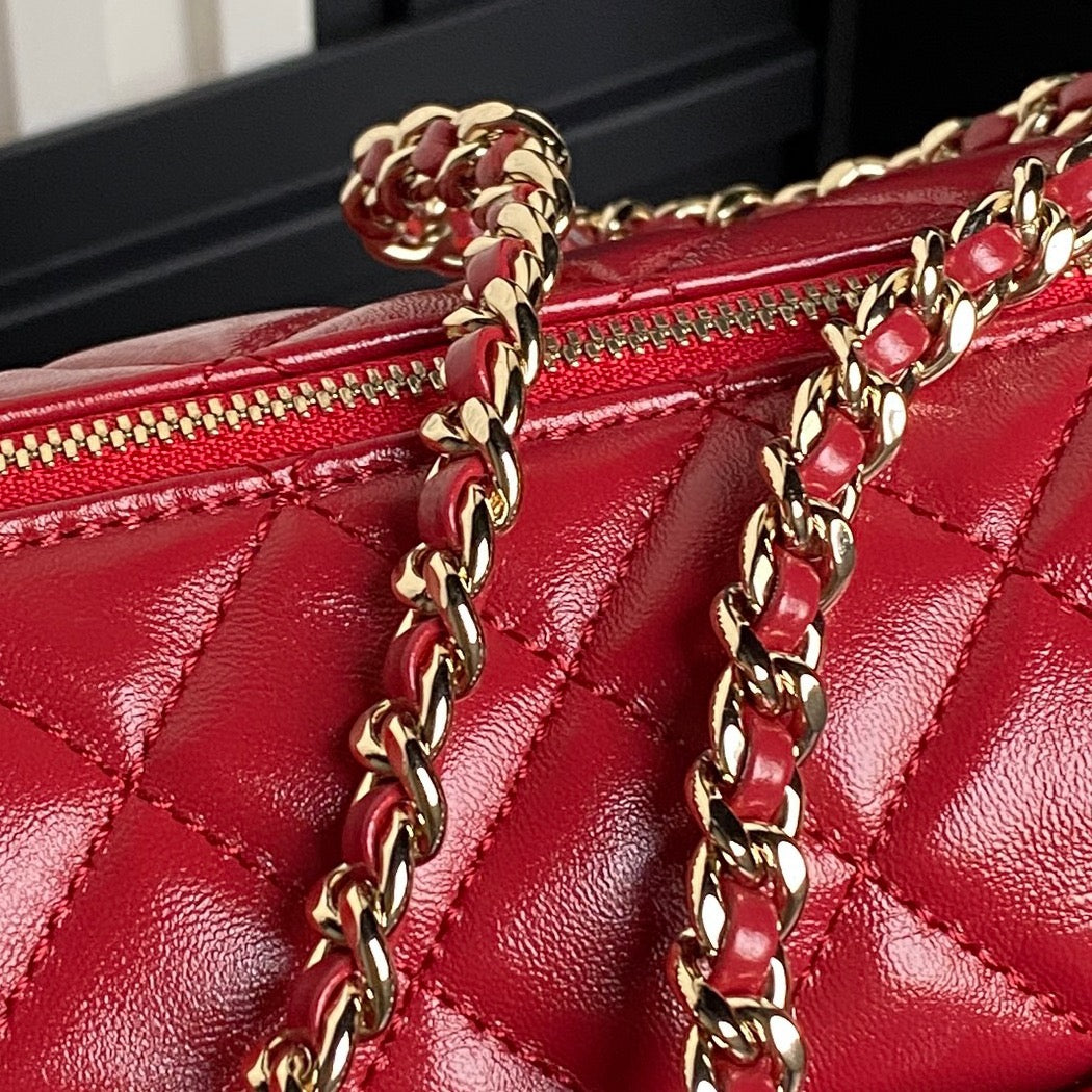 Sac photo 24 carats en cuir de veau rouge et accessoires dorés