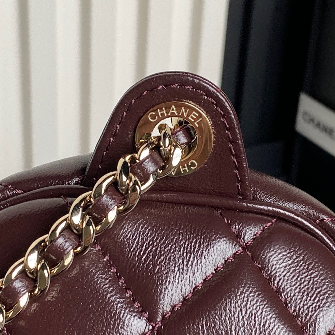 Sac photo 24 carats en cuir de veau bordeaux et accessoires dorés