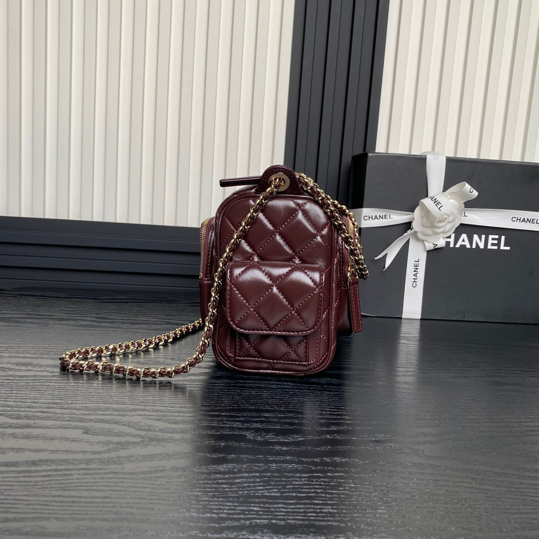 Sac photo 24 carats en cuir de veau bordeaux et accessoires dorés