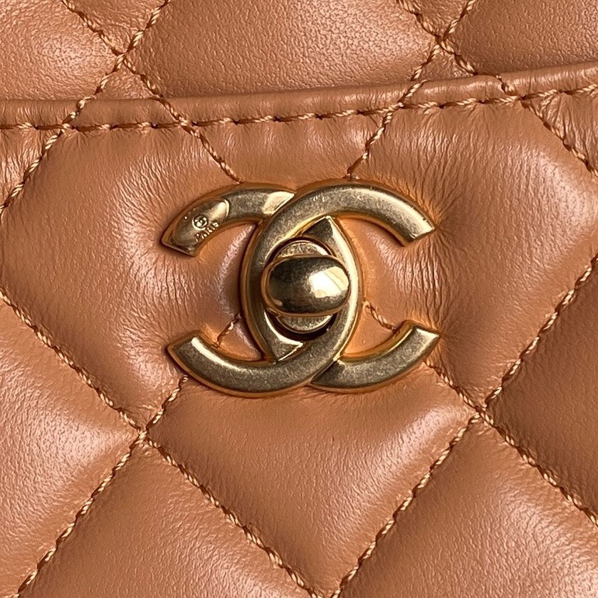 Sac cabas 24 carats 32 cm en cuir de veau marron, finitions dorées