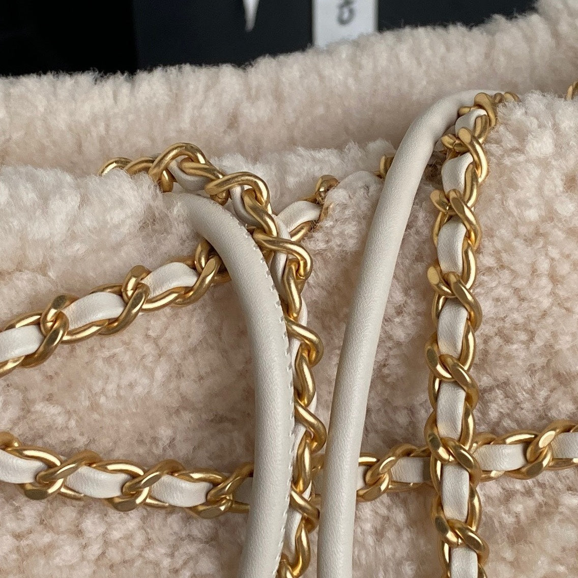 Sac Hobo CC 24K 22 20 cm en laine beige et fourrure