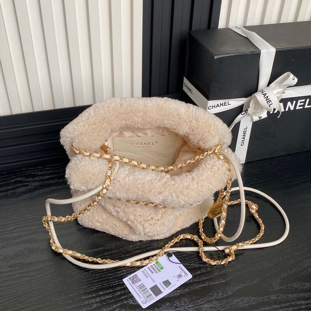 Sac Hobo CC 24K 22 20 cm en laine beige et fourrure