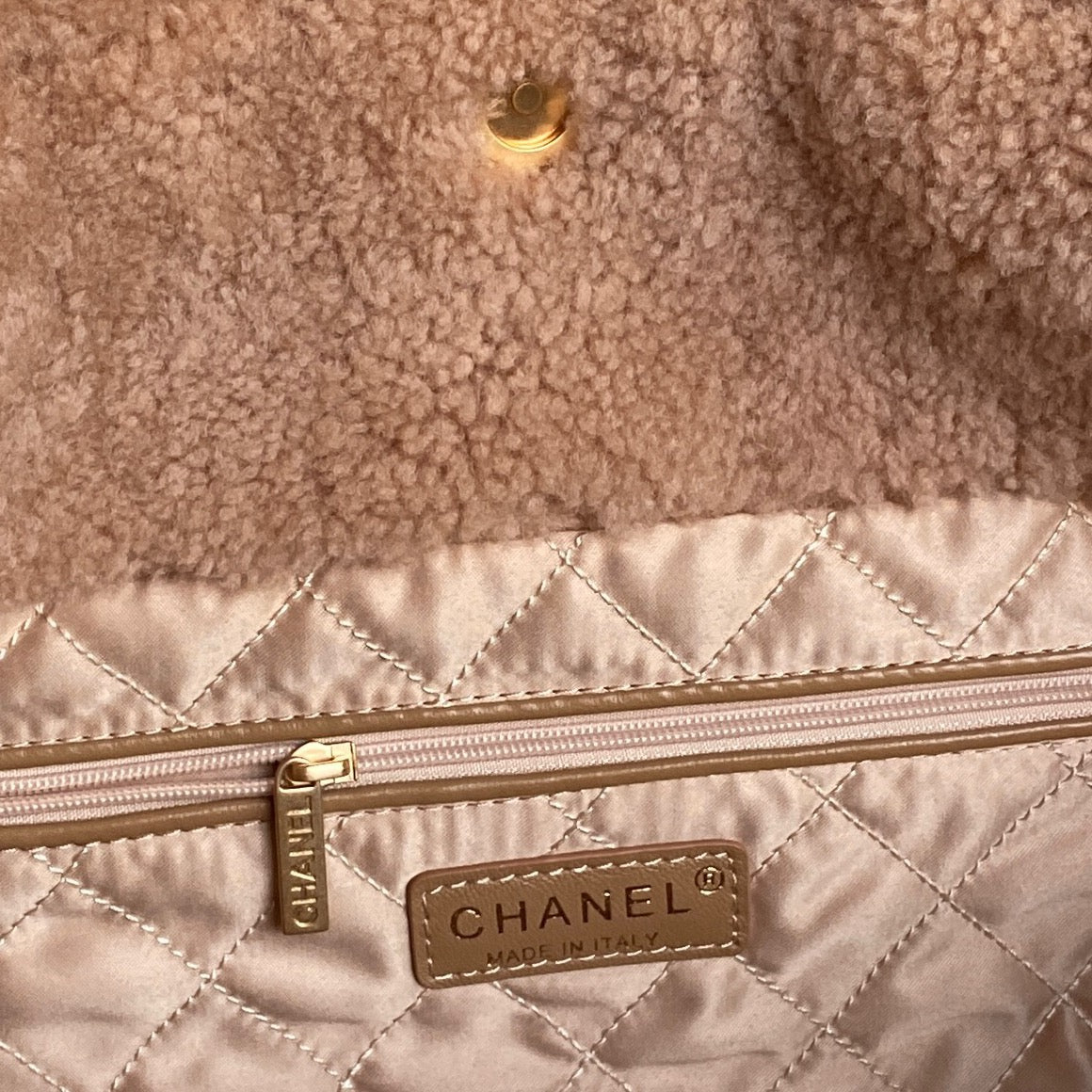 Sac Hobo CC 24K 22 39 cm en laine marron et fourrure 