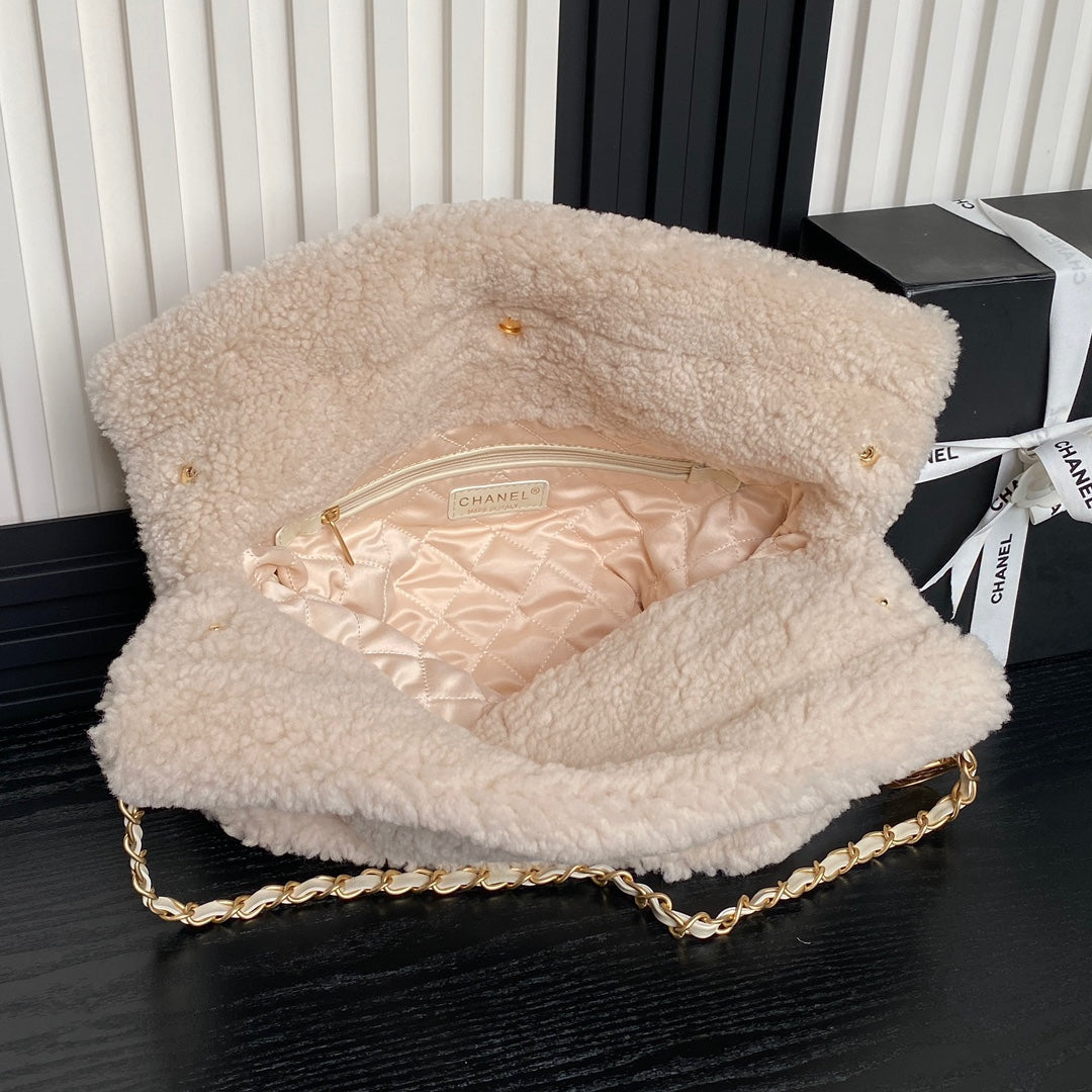 Sac Hobo CC 24K 22 35 cm en laine beige et fourrure