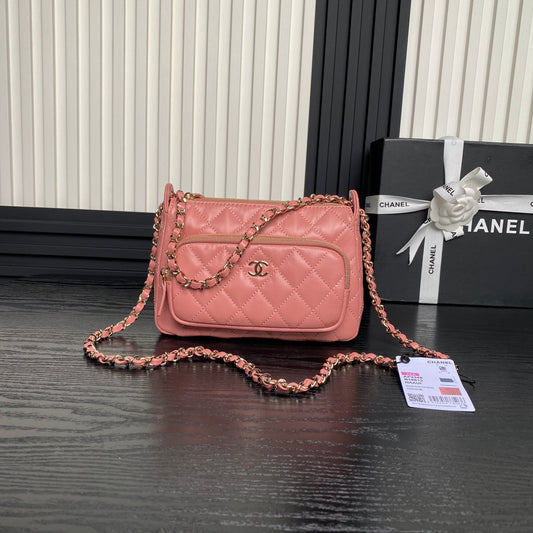 Pochette CC 25C avec bandoulière 21 cm en cuir de veau rose clair
