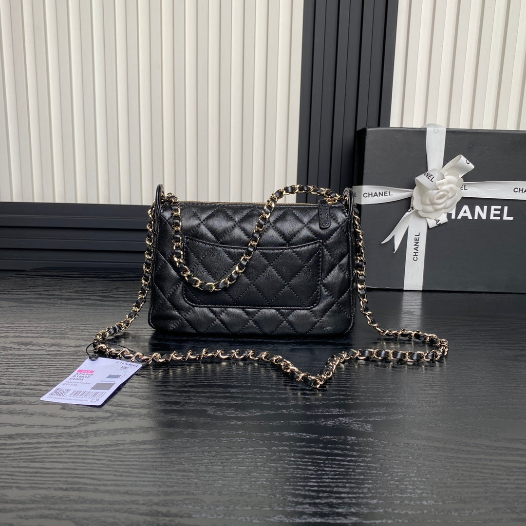 Pochette CC 25C avec bandoulière 21 cm en cuir de veau noir